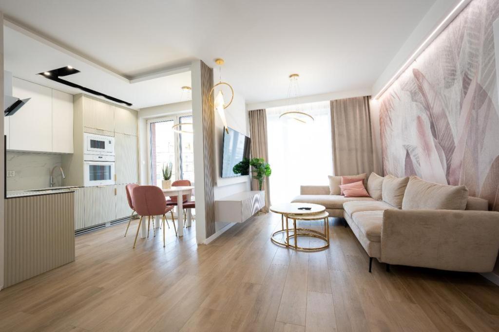 Rodzinne Apartamenty Bardzo Blisko Plazy Rewal Exterior foto