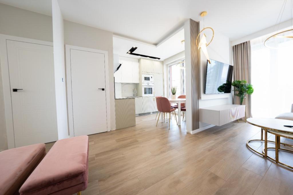 Rodzinne Apartamenty Bardzo Blisko Plazy Rewal Exterior foto