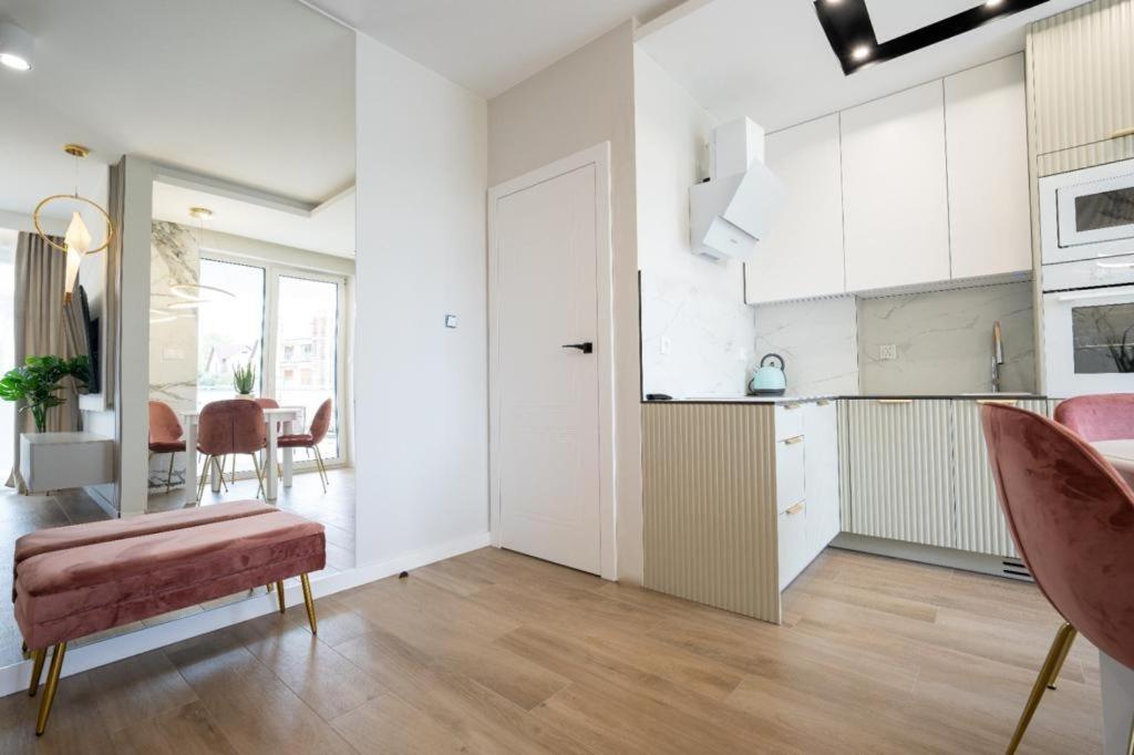 Rodzinne Apartamenty Bardzo Blisko Plazy Rewal Exterior foto